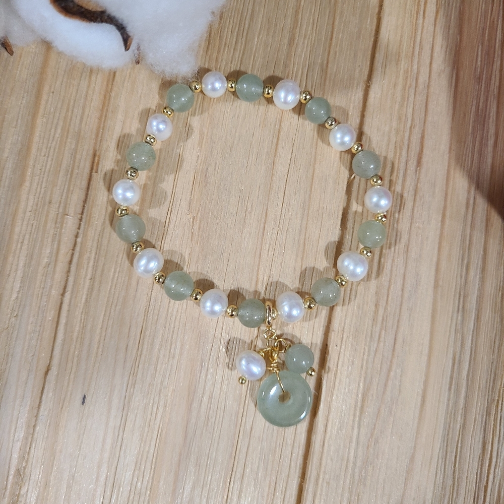💚💚HOST PICK💚💚 STUNNING!! Jade and Freshwater Pearl Bracelet with GOLD Beadin - Picture 16 of 16